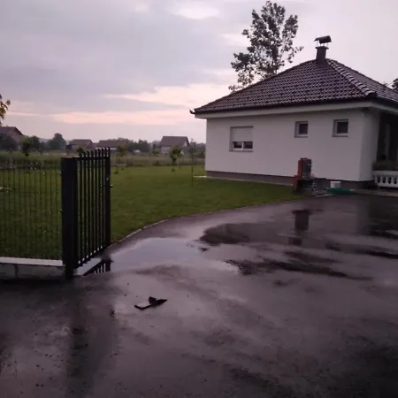 بيت للعطل Vikendica Ninic