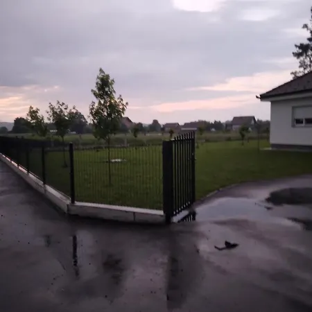 بيت للعطل Vikendica Ninic