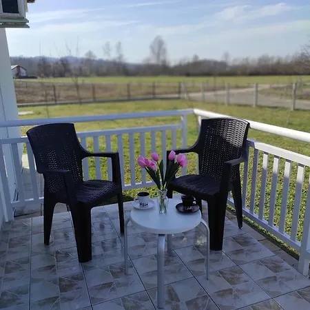 بيت للعطل Vikendica Ninic