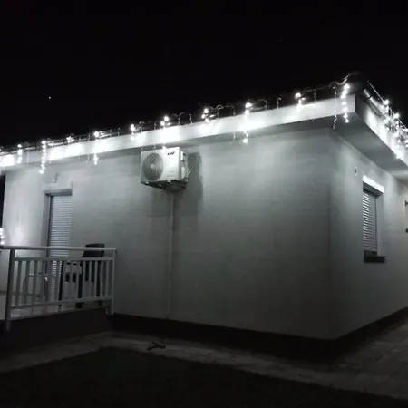 Vikendica Ninic بيت للعطل