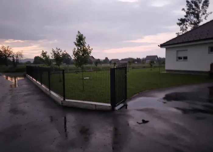 بيت للعطل Vikendica Ninic