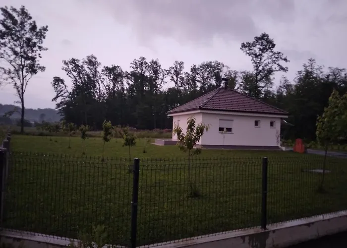 بيت للعطل Vikendica Ninic