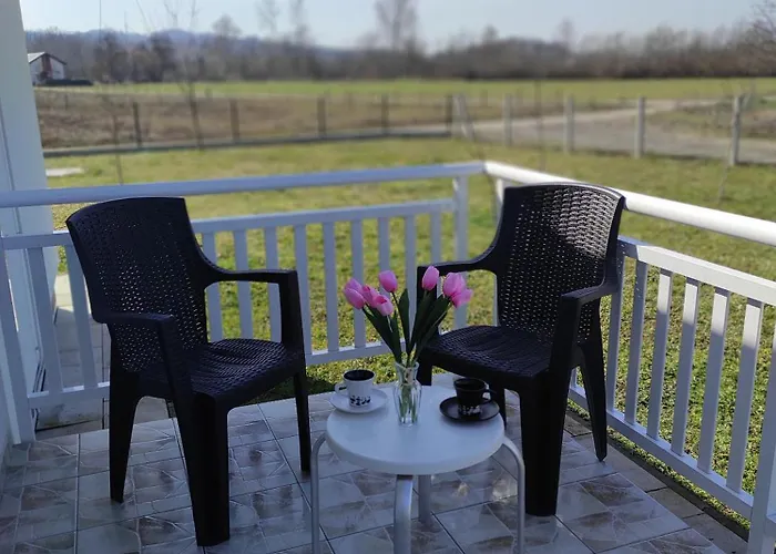 بيت للعطل Vikendica Ninic